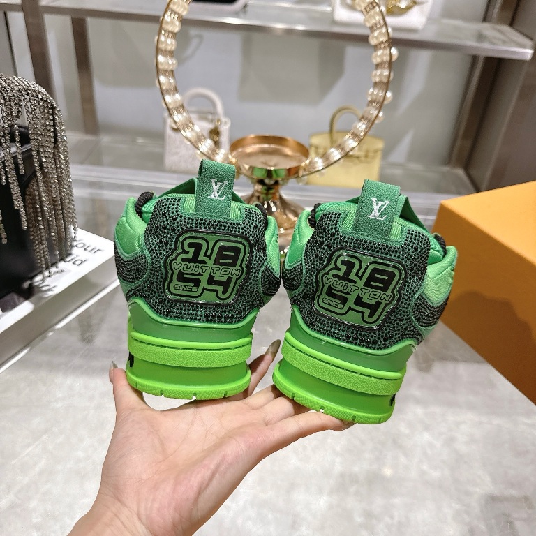 LV Couple Shoes-010