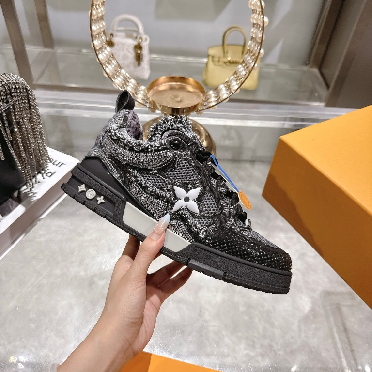 LV Couple Shoes-001
