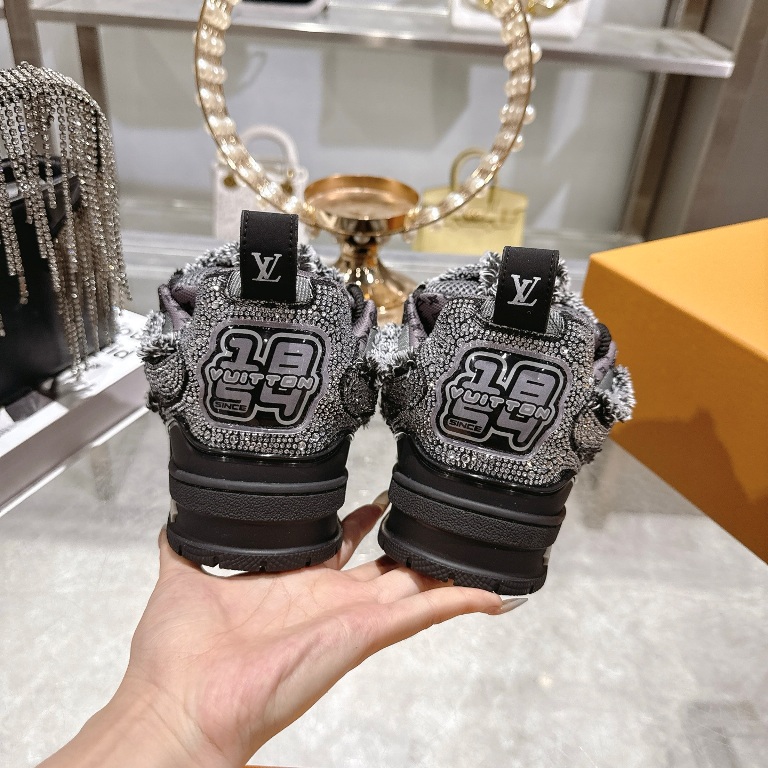 LV Couple Shoes-001