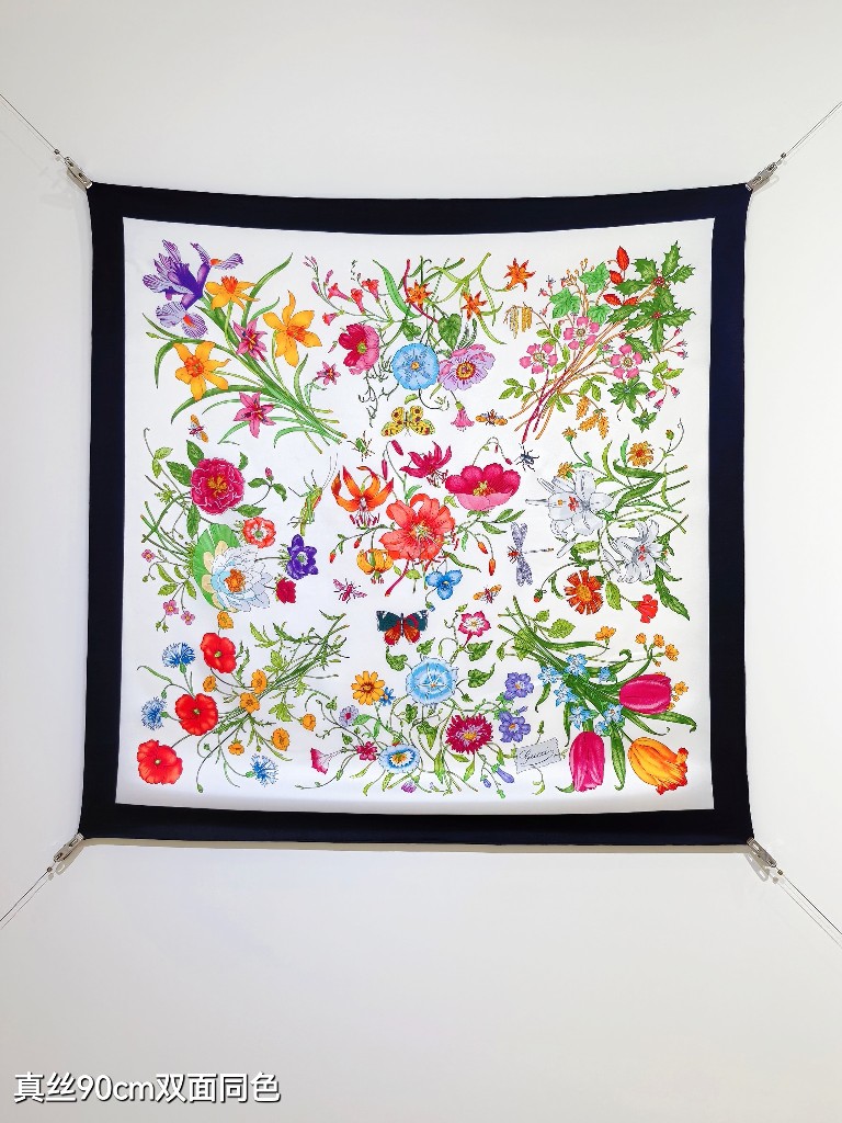 Gucci Double-Sided Silk Scarf-011