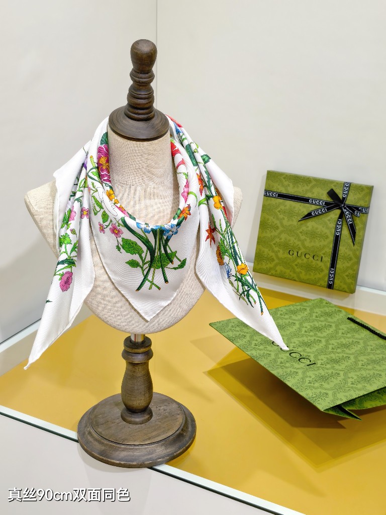 Gucci Double-Sided Silk Scarf-009