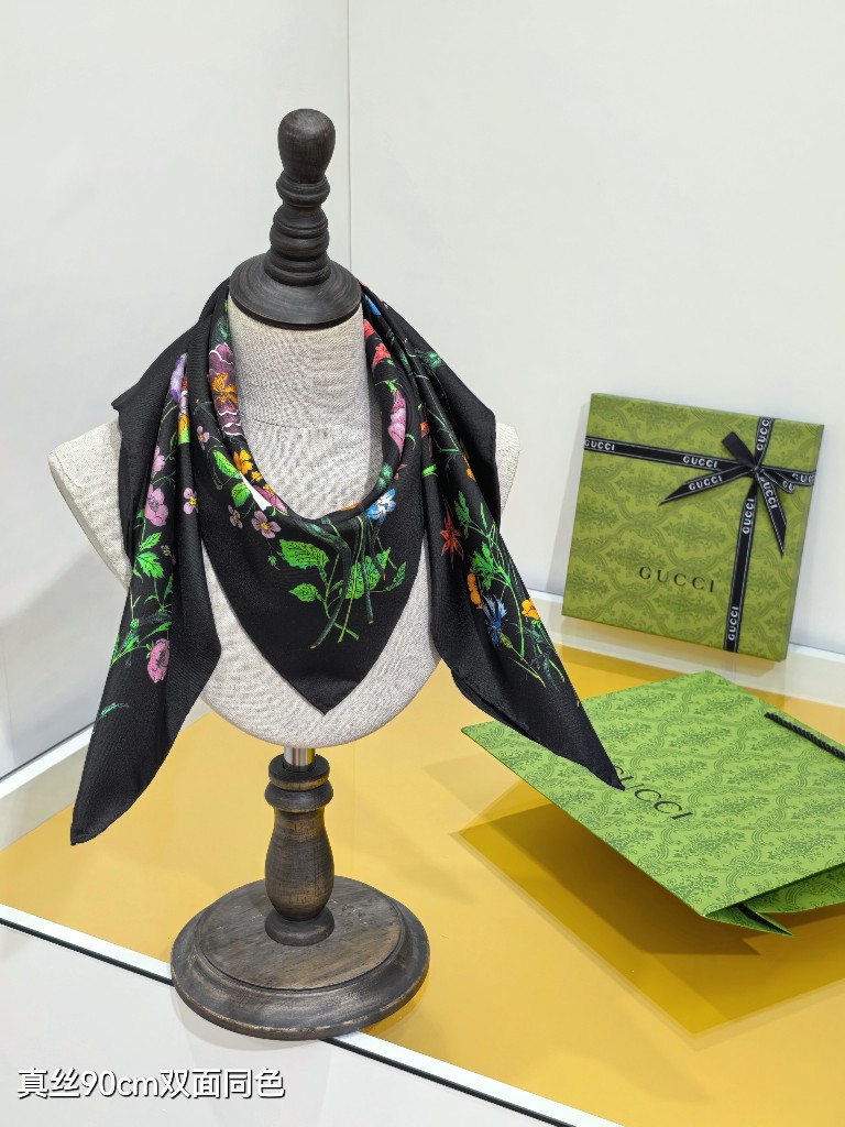 Gucci Double-Sided Silk Scarf-006