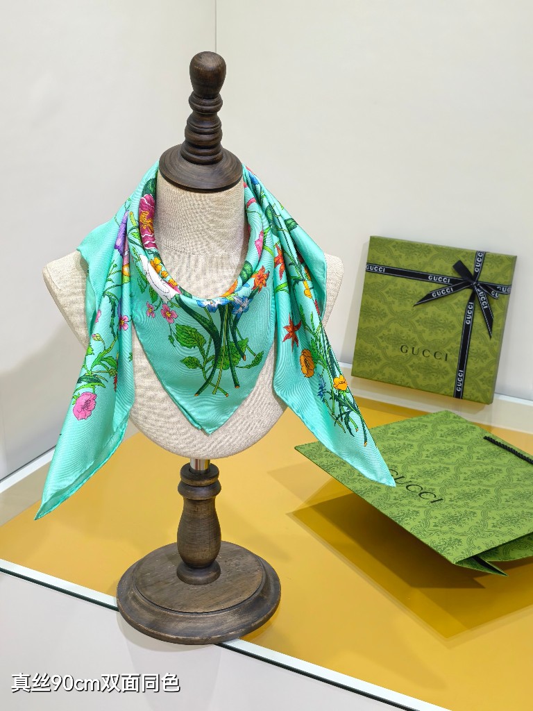 Gucci Double-Sided Silk Scarf-003