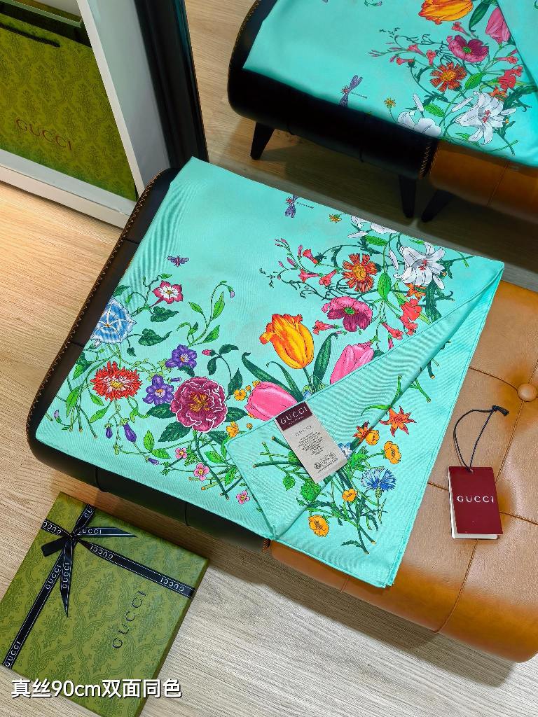 Gucci Double-Sided Silk Scarf-001